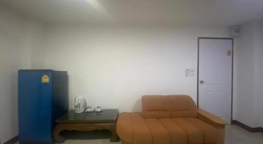 Oyo 1135 Triple A Residence Chiang Mai Bagian luar foto